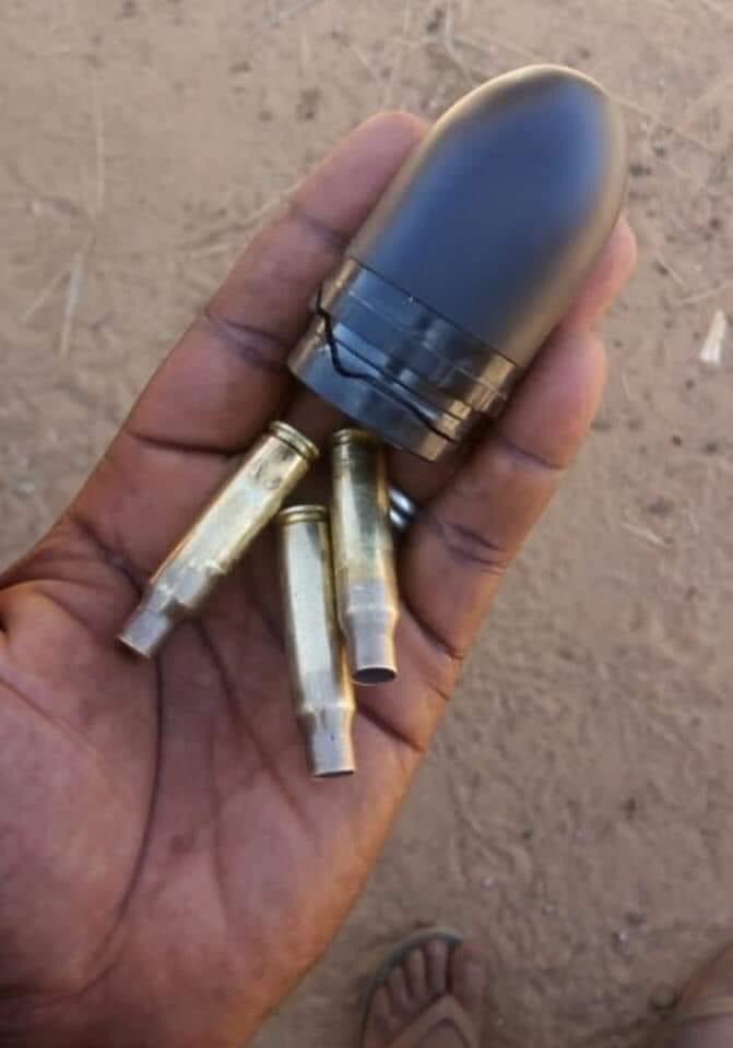 Des soldats français ouvrent le feu au #Niger sur des jeunes qui barraient le passage à un convoi de l'armée coloniale,en route pour une invasion contre le #Mali

Bilan:
- 3jeunes tués
- 15 autres grièvement blessés 

Que disent l'<a href="/UN/">United Nations</a> et <a href="/LUnionEuropenne/">L'Union Européenne</a> ?

<a href="/POTUS/">President Donald J. Trump</a>
<a href="/EP_President/">Roberta Metsola</a>
