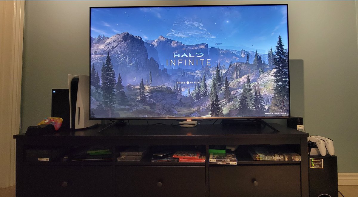 GTM618's tweet photo. Unboxing video will be up later but OMG does #HaloInfinite intro looks incredible on the #U78G from @HisenseCA. #GameWithHisense #Sponsored https://t.co/rKg6WzCzDl