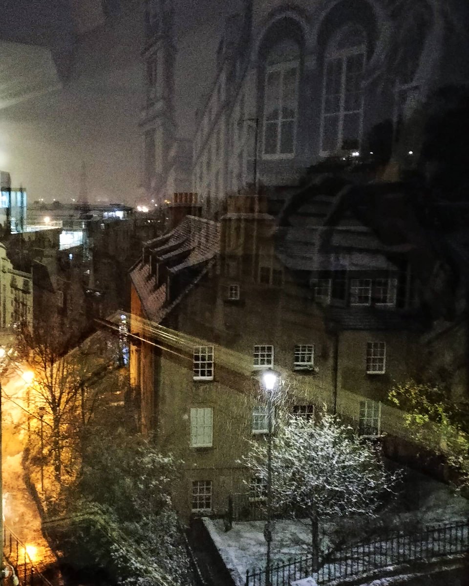 DrAijaOksman's tweet photo. Be still my Nordic heart, there is snow in Edinburgh!โ๏ธ
#winterisuponus #finnsofedinburgh #Edinburgh #scotland #snow https://t.co/UfMDVH5yXt