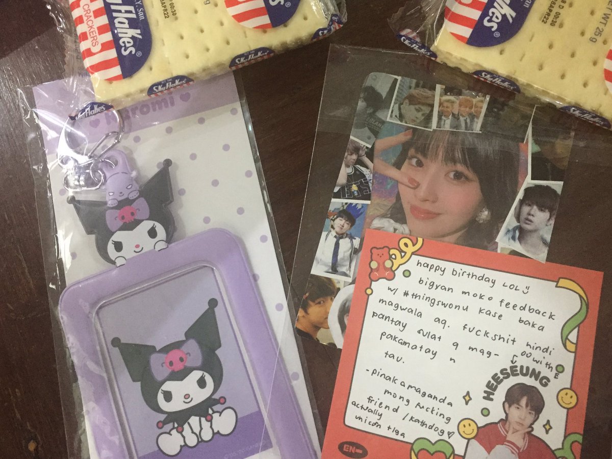 pabilimimo's tweet photo. — sama ng loob mail . salamat sa skyflakes na may libreng pc holder pati momo pc 😐 Muntik na ko magwala nung nakita ko yung toploader @pabiliwonu #thingswonu e2 n feedback mo wg k n magwala potangina m https://t.co/hmXIvgQhiu