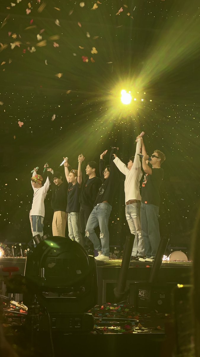 jaeyvi's tweet photo. Thanks for today, I can feel
happy and madness even though I'm not there. https://t.co/Sfw91A24TF