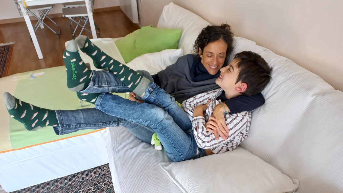 LauraMonclus's tweet photo. ¿Te unes a nuestra onda con los calcetines solidarios #WavesSocks diseñados por l@s niño@s del @CeliayPepeCole de la @FundacionQuerer para @RodillaSandwich? ¡Están en los locales de Rodilla!¡Y los beneficios son para la Fundación Querer! SON CHULÍSIMOS https://t.co/ZRQKGIN3Xe