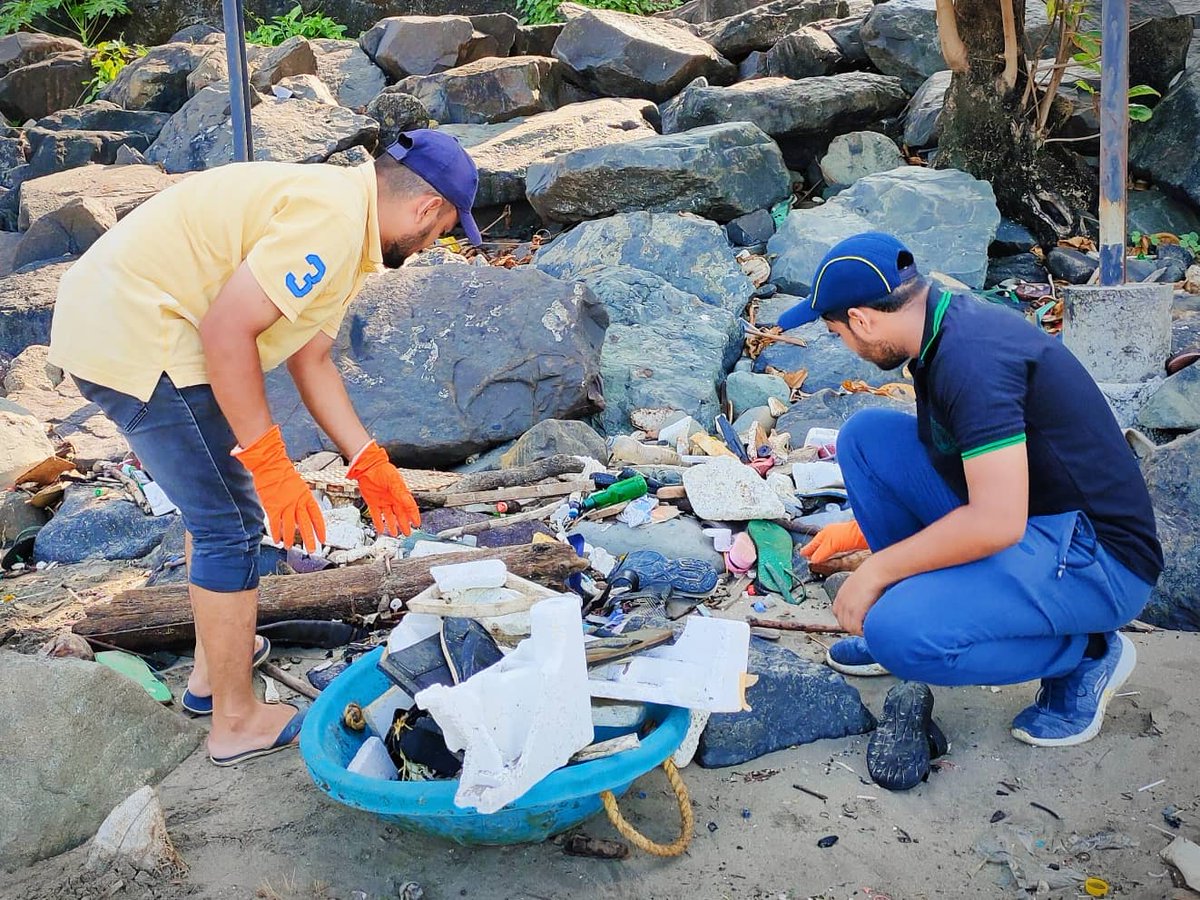 vrikshit's tweet photo. Microplastics are not just polluting seas and soils but they also find their way in our bodies and land and marine animals' bodies too.
Mindful disposal of the plastic and other waste is imp.
Join us on our cleanup drives every Sunday.
To volunteer,get in touch with us @vrikshit https://t.co/6Fx40FruBL