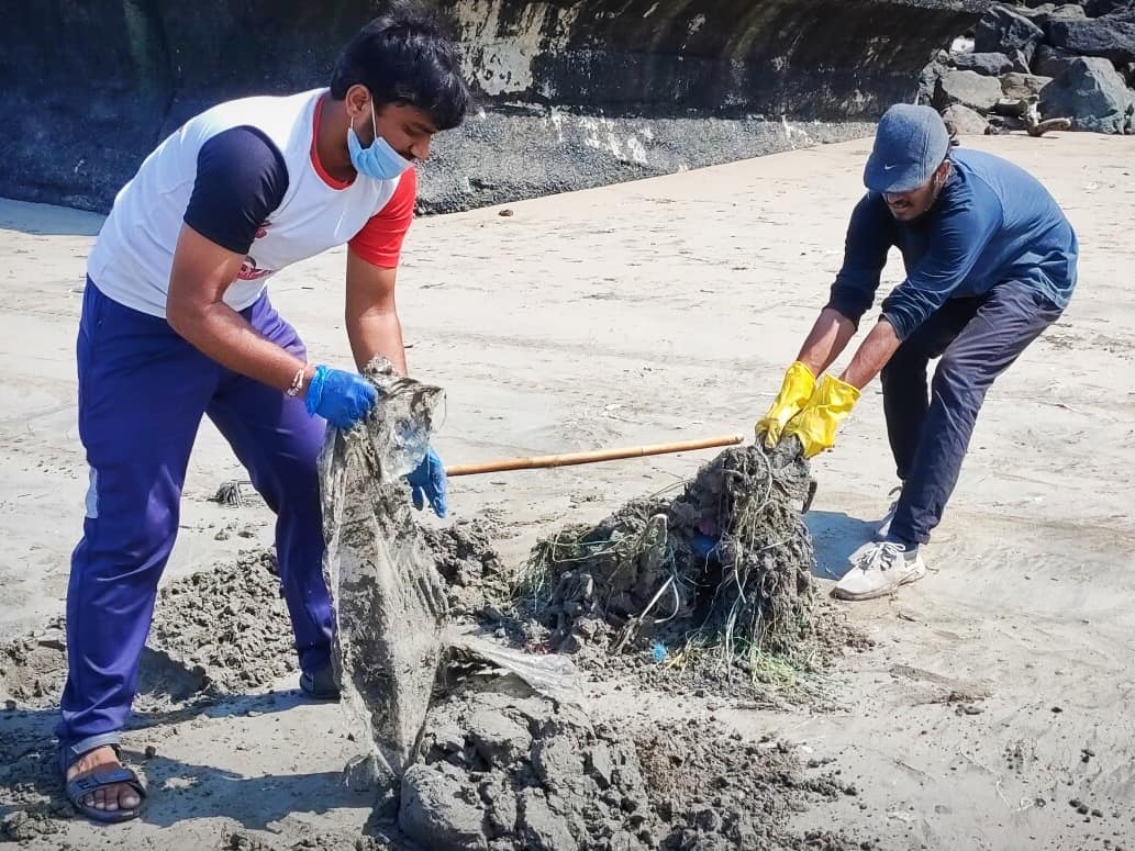 vrikshit's tweet photo. Microplastics are not just polluting seas and soils but they also find their way in our bodies and land and marine animals' bodies too.
Mindful disposal of the plastic and other waste is imp.
Join us on our cleanup drives every Sunday.
To volunteer,get in touch with us @vrikshit https://t.co/6Fx40FruBL