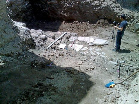 Calzada romana en los bajos de Guzmán el Bueno 12, 14 y 16.
Excavando en la cuna donde fundaron Sevilla.
#Hemeroteca2015 elmundo.es/andalucia/2015…