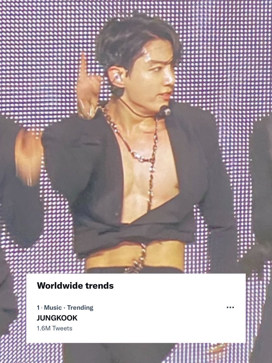 jeonfolders's tweet photo. [INFO] JUNGKOOK continues to trend #1 Worldwide with over 1.6 Million mentions for #PTD_ON_STAGE_LA https://t.co/QltRqRbWoZ