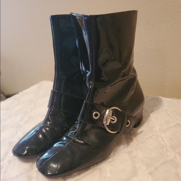 alldaytammy's tweet photo. So good I had to share! Check out all the items I'm loving on @Poshmarkapp #poshmark #fashion #style #shopmycloset #francosarto #calvinklein #bagatelle: https://t.co/alOmL1ckWT https://t.co/aS2shcwBYI