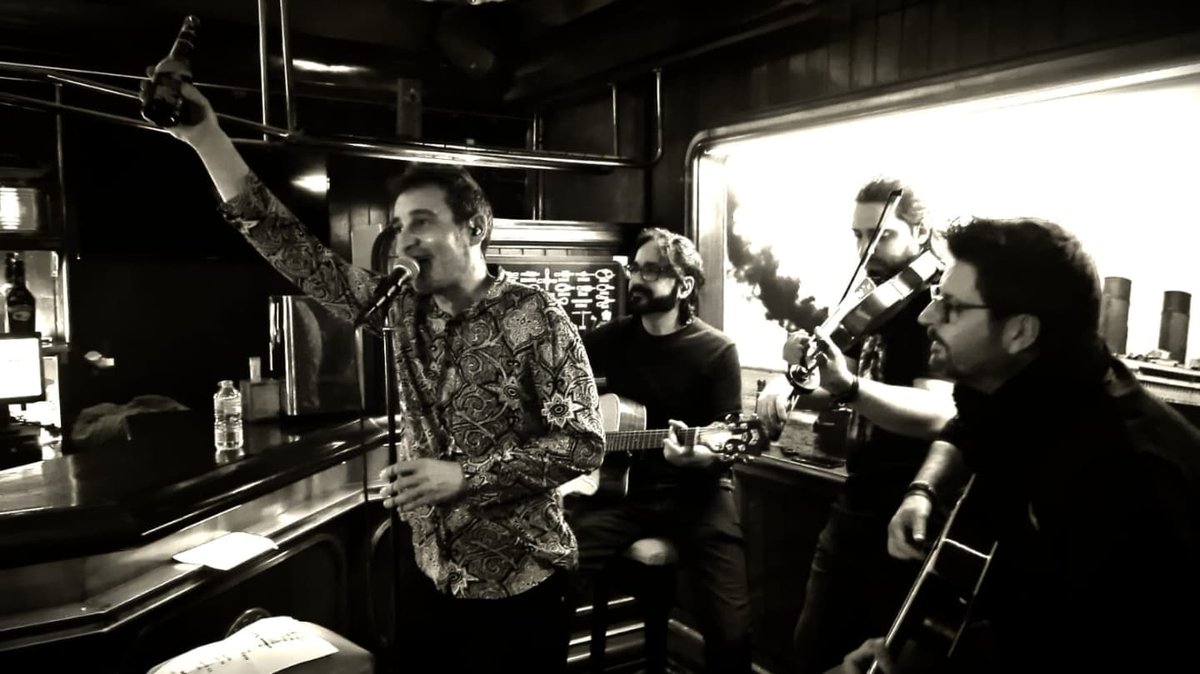 Viernes acústico en Pup Pipas. 😍😍😍
<a href="/florynata/">Flor y Nata Records</a> 
#emergentesdeprimerafila