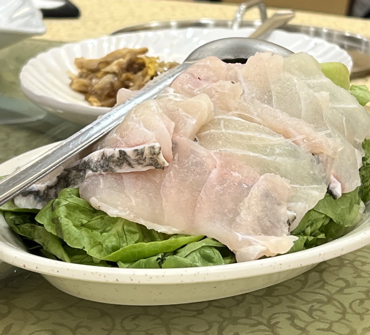 Serara01's tweet photo. ペナンの老舗、
仙景楼の石班魚(ハタ/クエ)の鍋。
これペナンでイチオシの鍋だと思う👍
白濁スープの風味が絶品👍
魚の身も柔らかい👍
家族連れやグループでの集まりに強くオススメ。
(鍋の写真は撮り忘れたのでネットから借用)
#ペナン
#Starview Restaurant https://t.co/W5Dltmn5pn