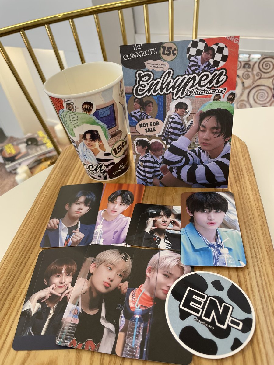 이픈이들 데뷔 1주년 기념 카페 후기(4)
네번째 카페는 📍골드문커피
컵디자인이 넘 이뻐서 꼭 가보고 싶었던 카페였어요~!🥰

#영원히_함께할_엔하이픈의_1stAnniversary 
#ENHYPEN <a href="/ENHYPEN_members/">ENHYPEN</a>