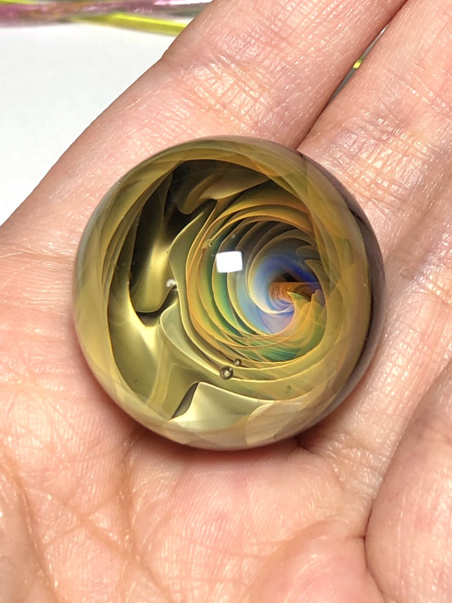 massiuven's tweet image. やっと完成した！！！後で動画もupします〜今回の模様結構綺麗です！
＃ガラス細工
＃ボロガラス
＃boroglass
#酸素バーナー