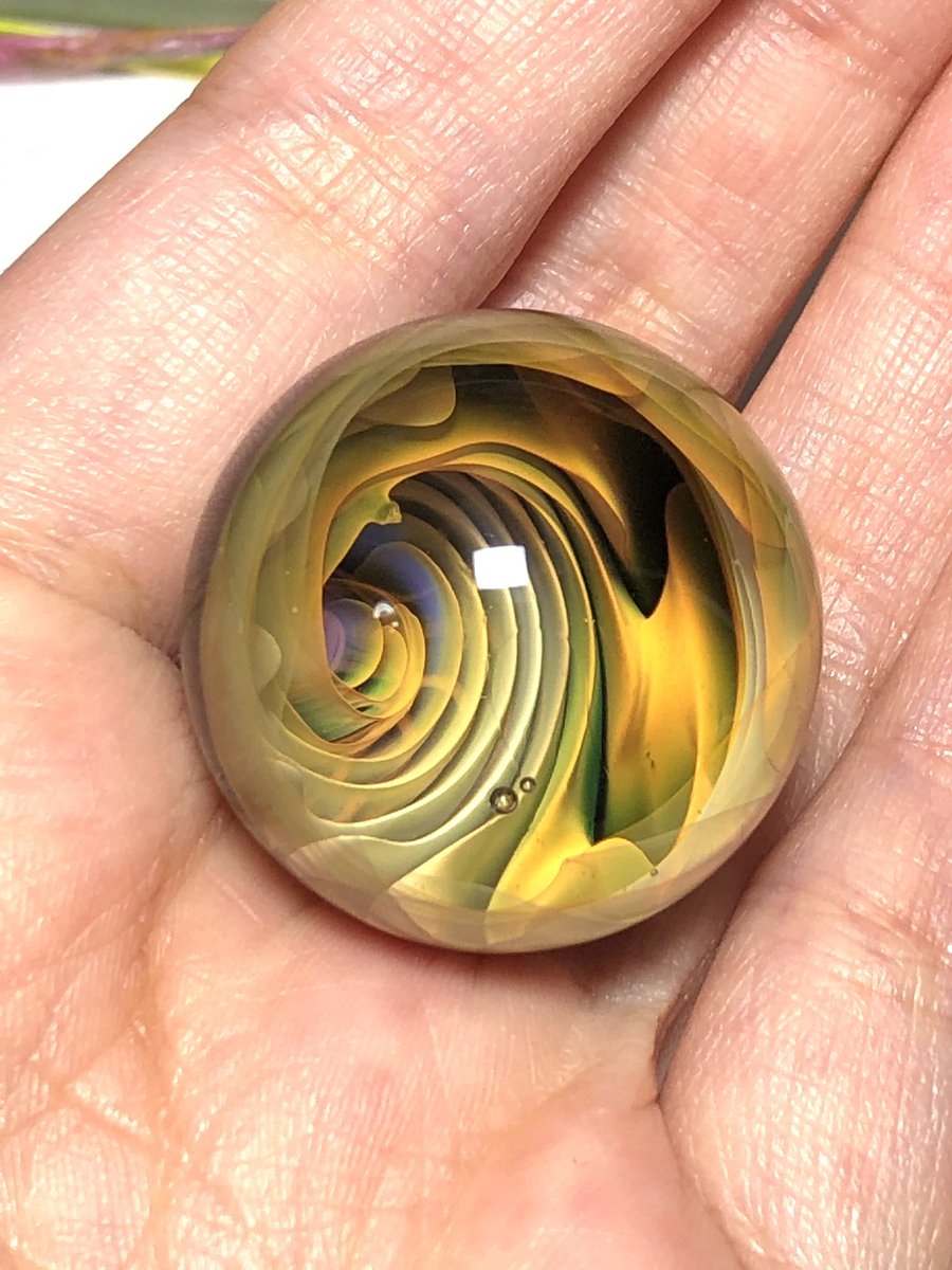 massiuven's tweet image. やっと完成した！！！後で動画もupします〜今回の模様結構綺麗です！
＃ガラス細工
＃ボロガラス
＃boroglass
#酸素バーナー