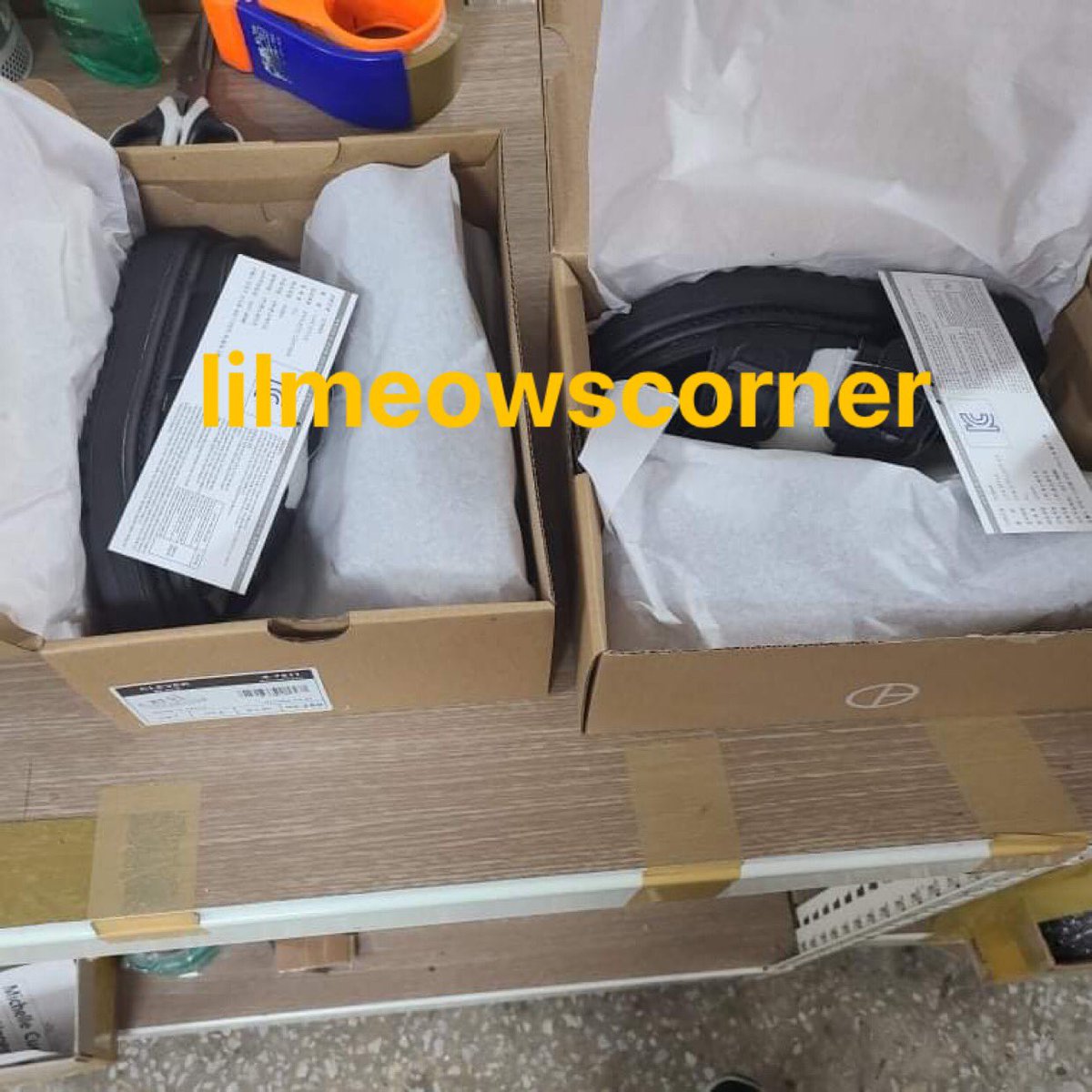 lmmc_update's tweet photo. #LMMCUPDATE
Items arrived in kr address
-merch box 5
-kleben hair dryer
-domba clever sandals https://t.co/sn9sk9OTNb