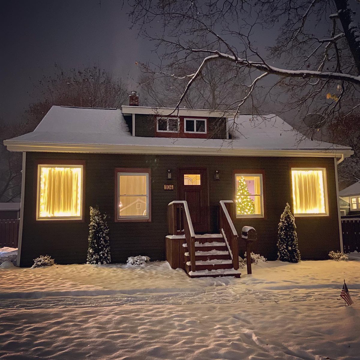 double033's tweet photo. house lookin real cute ✨❄️ https://t.co/yxkrfKgfRP