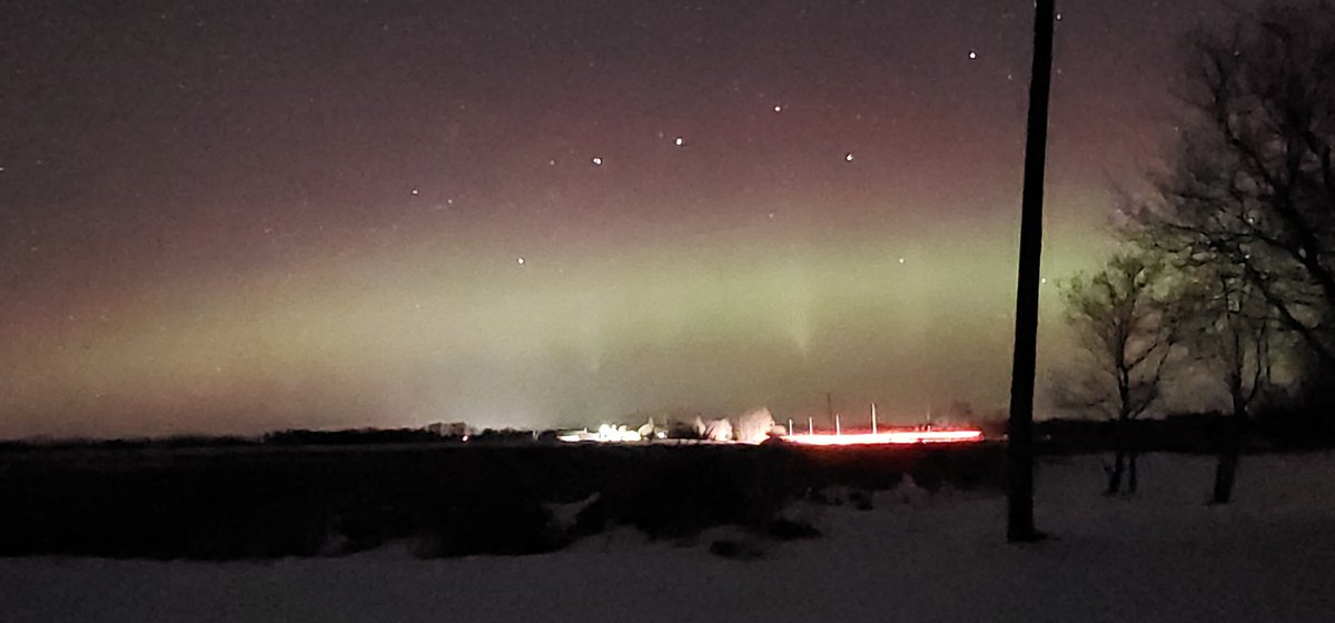 AuroraJAnderson's tweet photo. #Aurora is out in Southwestern Manitoba! Visible to the naked eye!
#cellphoneshot
@LachDonna @TweetAurora @ItsAstroKota @ivisonphoto @Vincent_Ledvina @tracygregorash @TamithaSkov https://t.co/50RkZeuOiV