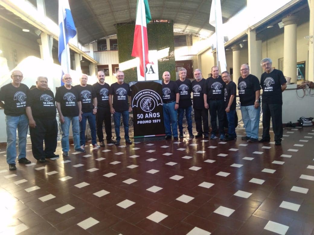 golazotropical1's tweet photo. #50años #Promo71 #DanteAlighieri
Un reencuentro curativo.Volver a vernos despues de 4 décadas con compañeros de la Primaria (caso mio) esla mejor medicacion para cualquier enfermedad.
Volver al Colegio y recorrer sus instalaciones, nos ubica mentalmente en la bella niñez escolar. https://t.co/C8yVtNBdDP