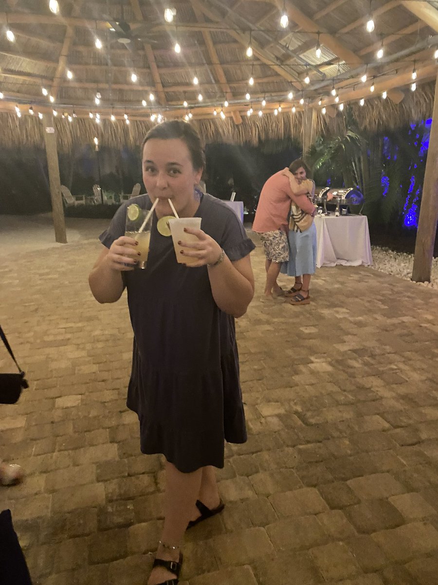 jsukup15's tweet photo. #doublefish #tikiturnt ✌🏼🍾 https://t.co/MFomRk6XkB