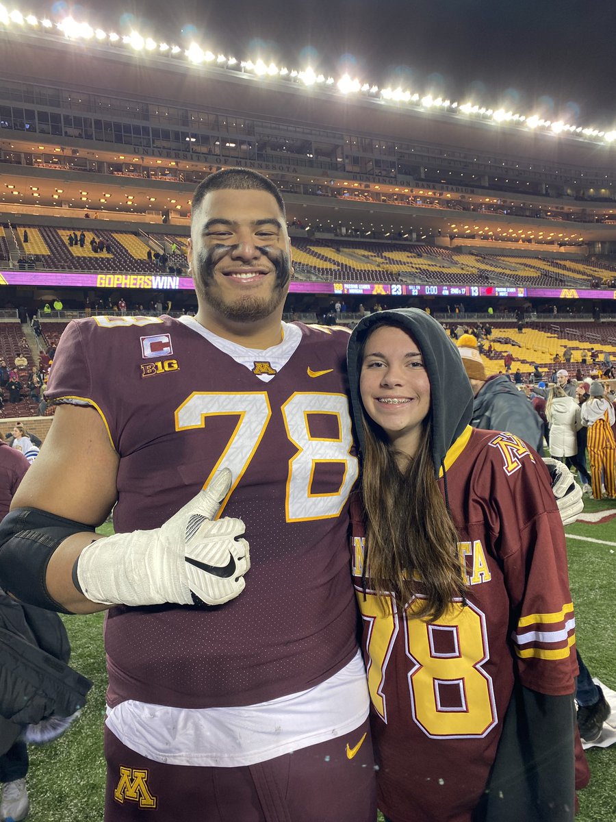CarolineSlette1's tweet photo. Yay!  Gophers win!  The axe is back!  Best Jersey EVER!  #leahbear #Gophers #ilovegoldy #danielfaalele https://t.co/GTL4cgX3SE