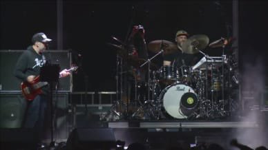 a clamouring sound. 🌲👽🌲 tweet media