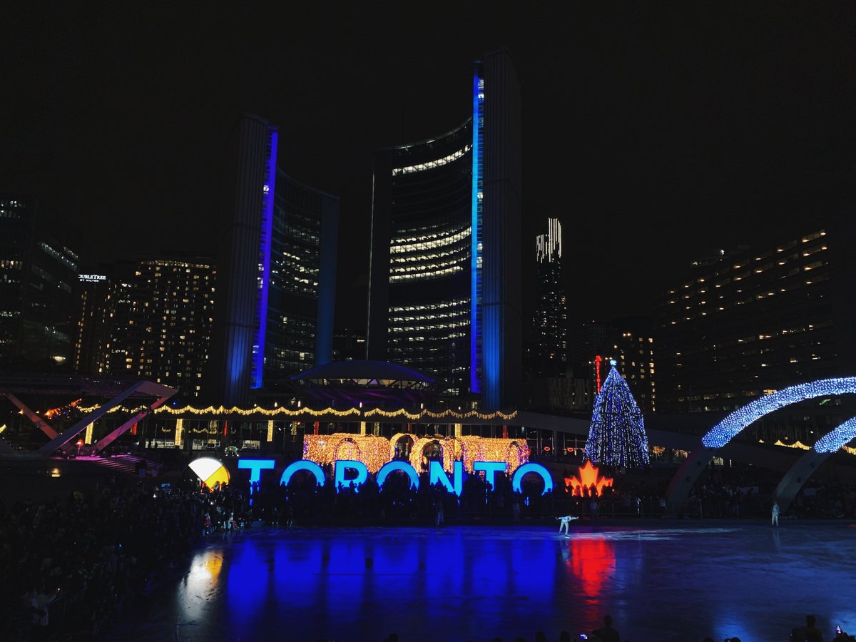 culture_to's tweet photo. Skating season is here! The opening day of #CavalcadeOfLights welcomed pop-up skating performances by @lepatinlibre, national ice-skating champions and world bronze medalists @PiperGilles &amp; @PaulDPoirier and the Trinity Synchronized skating team. ⛸️ https://t.co/INVRQ62QDH https://t.co/laBzK2JDUY