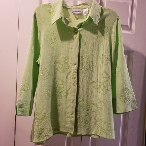PullinDarla's tweet photo. So good I had to share! Check out all the items I'm loving on @Poshmarkapp #poshmark #fashion #style #shopmycloset #lastkiss #alfreddunner #londonstyle: https://t.co/iVQDKPLiWm https://t.co/B175ry40xG