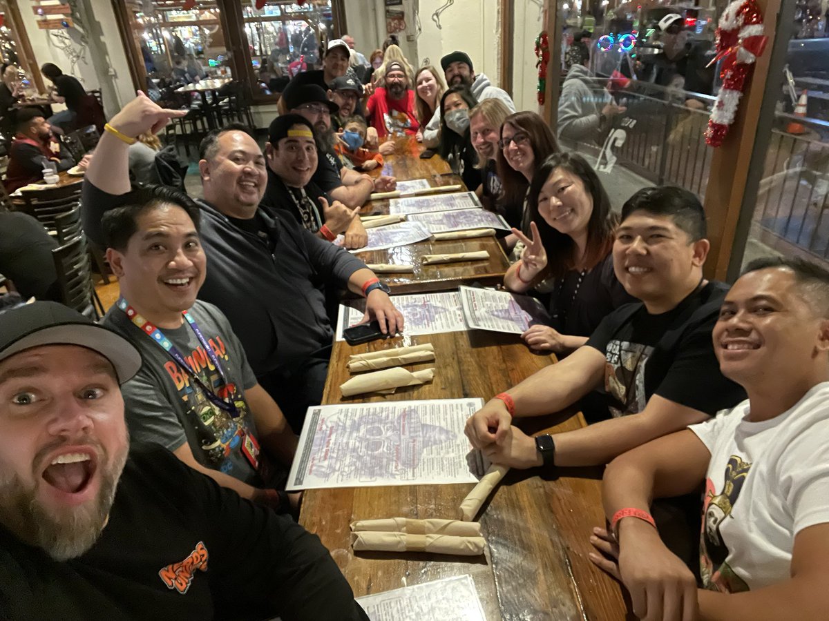 CSSully's tweet photo. #NerdsUnite family dinner!!!
#SDCCSE #SDCC #ConicCon https://t.co/1mHQjKo1JK