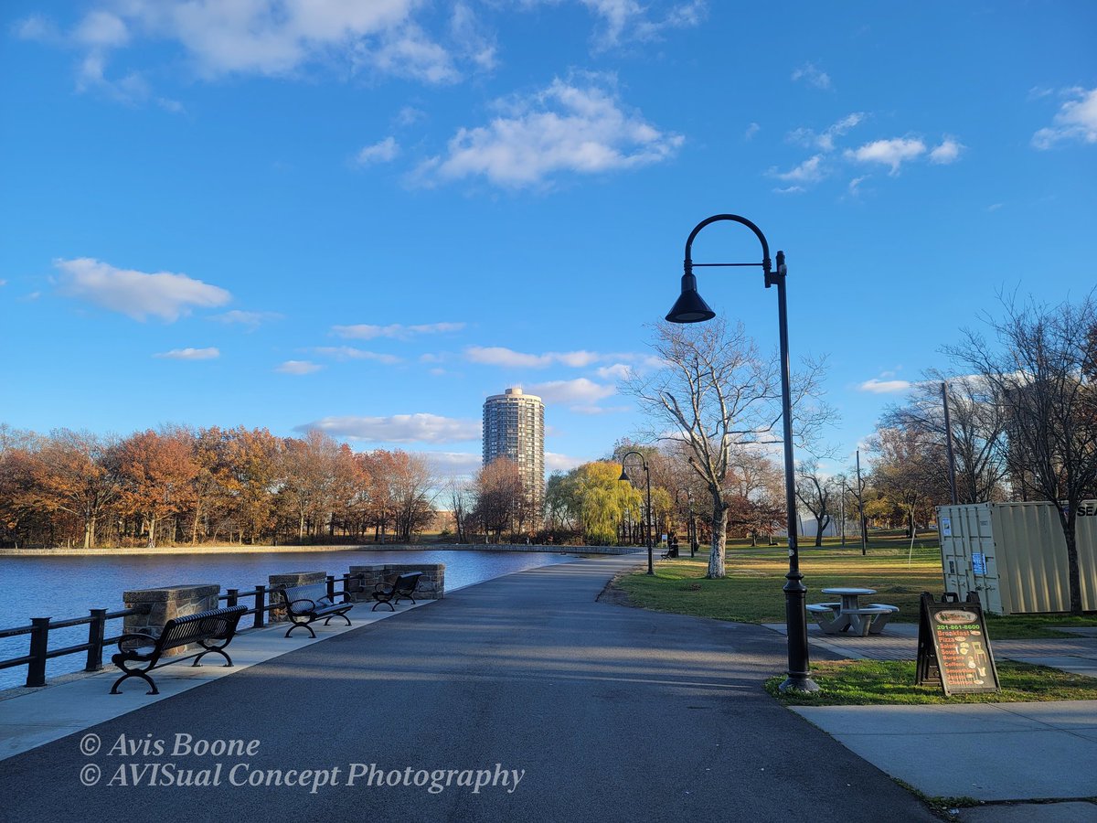 AvisBoone's tweet photo. A gorgeous fall day for a walk outside. So dress warmly and hit the trail in the @TownofWNY
#fallfoilage #hitthetrail
#northbergennj #northbergen #westnewyorknewjersey #braddockpark #wnyphotographer https://t.co/jcFZrk89iu