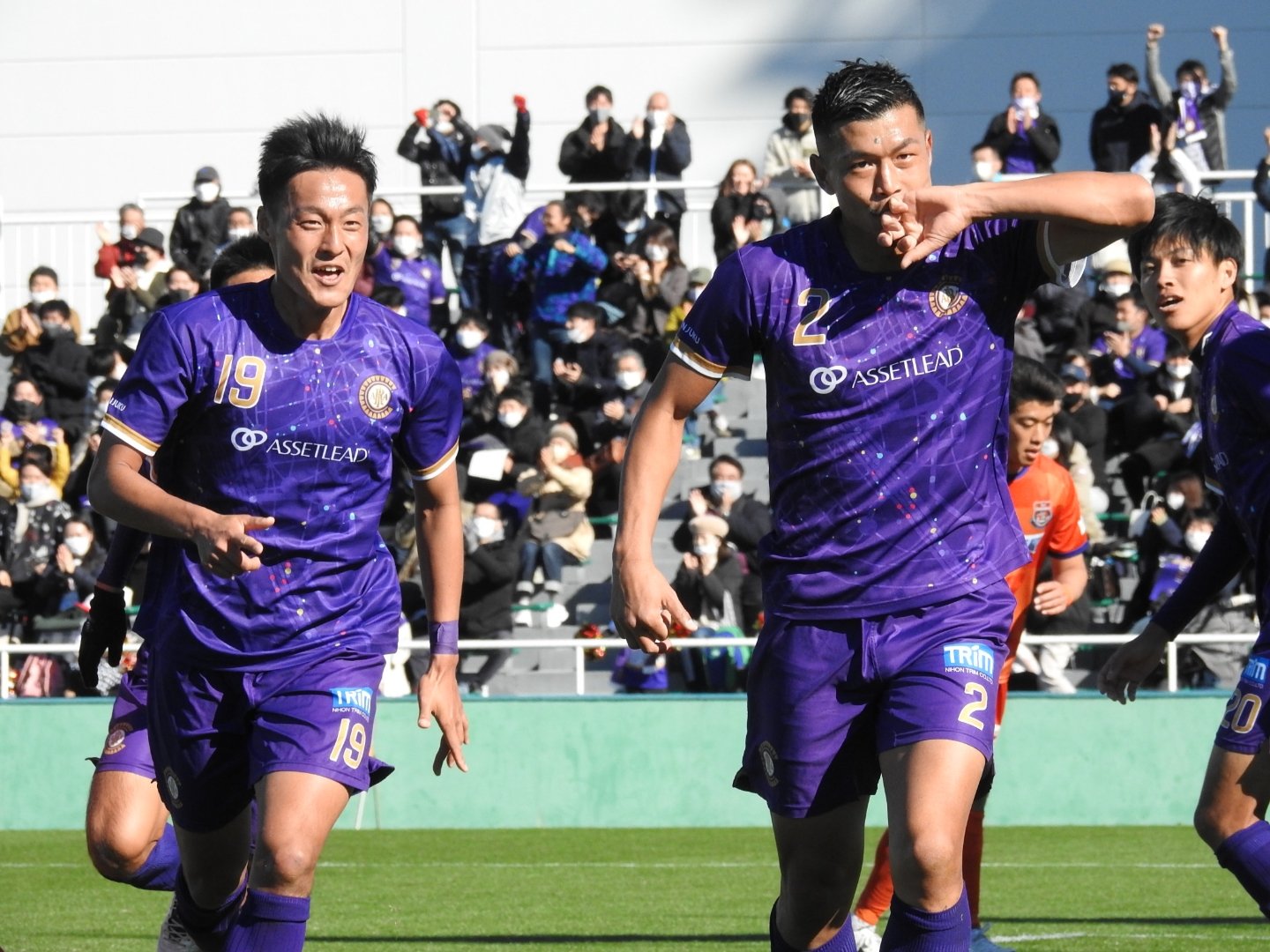 全国地域サッカーclnews D 冬眠から目覚めつつ 全国地域サッカーチャンピオンズリーグ21 決勝ラウンド第3節試合結果 11 28 10 45 Fc徳島 1 2 Criacao Shinjuku Criacao Shinjuku クリアソン新宿 が Jfl参入をかけた入替戦 への出場が