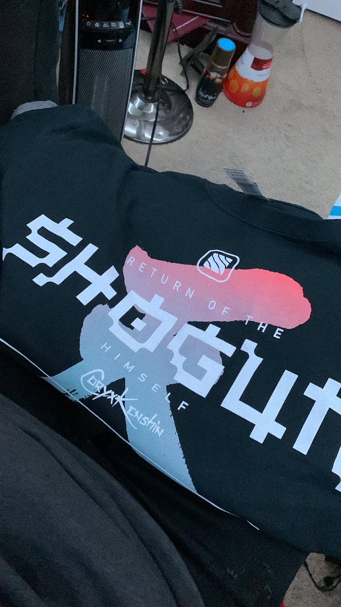aeviin's tweet photo. Got our first merch from @CoryxKenshin >:) https://t.co/U7OE3eO19Y