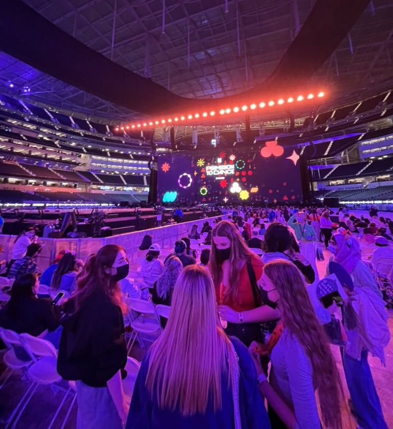 BangtanMab's tweet photo. Onde eu queria               onde eu 
     estar                              estou 

#PTD_ON_STAGE_LA 
#BTSSoFiStadium #BTSinLA https://t.co/H15BYhQH9a