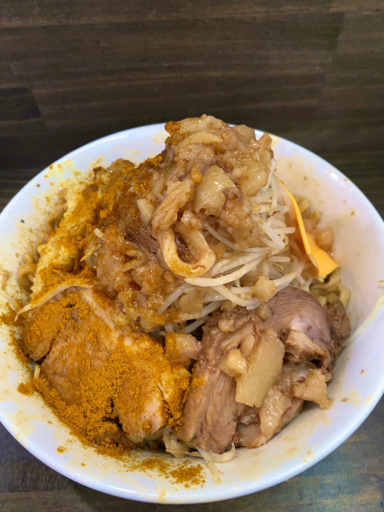 124kodai25's tweet photo. 美味しかったー、
カレー汁なし麺300ニンニク野菜アブラマシ#YWKChiba2021 https://t.co/gF8Lb7KJdy