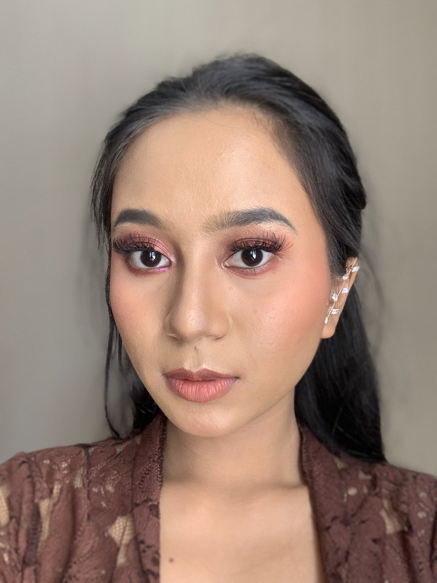 ceramidey's tweet photo. @mopbeauty_ mau bgt dpt PR package MOP krn udah pernah dimakeupin MUA pake 3 produknya dan IT REALLY MATCHES MY SKIN LIKE IT WAS PERFECTLY MADE IN HEAVEN 🥵💞
@destryangryana @reviewbylia @skinsofun #MOPlay #MOPSetGiveaway https://t.co/4CTOPuJEPI