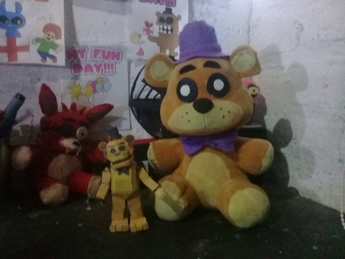 Pablo_2007_Fer's tweet photo. Asi es señores hoy mismo ternine el papercraft de #GoldenFreddy #FNaFPF #fnaffanart #FNaF https://t.co/eXuG75CkQ3