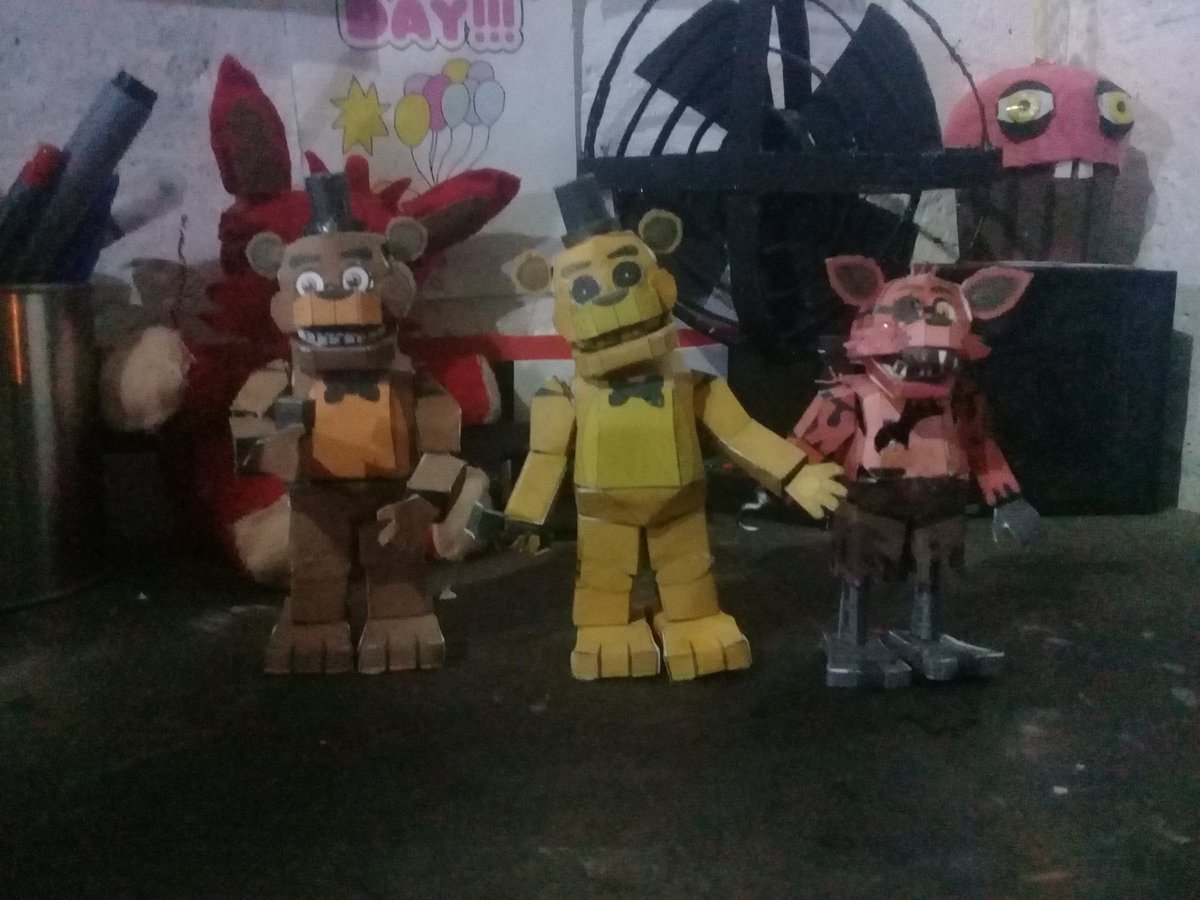 Pablo_2007_Fer's tweet photo. Asi es señores hoy mismo ternine el papercraft de #GoldenFreddy #FNaFPF #fnaffanart #FNaF https://t.co/eXuG75CkQ3