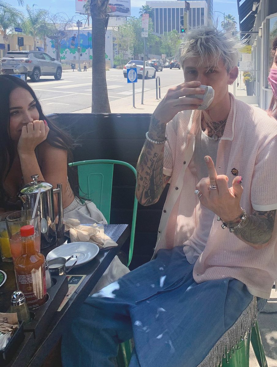 meganxcolson's tweet photo. megan fox and machine gun kelly 🤍 https://t.co/wHTQVefjme