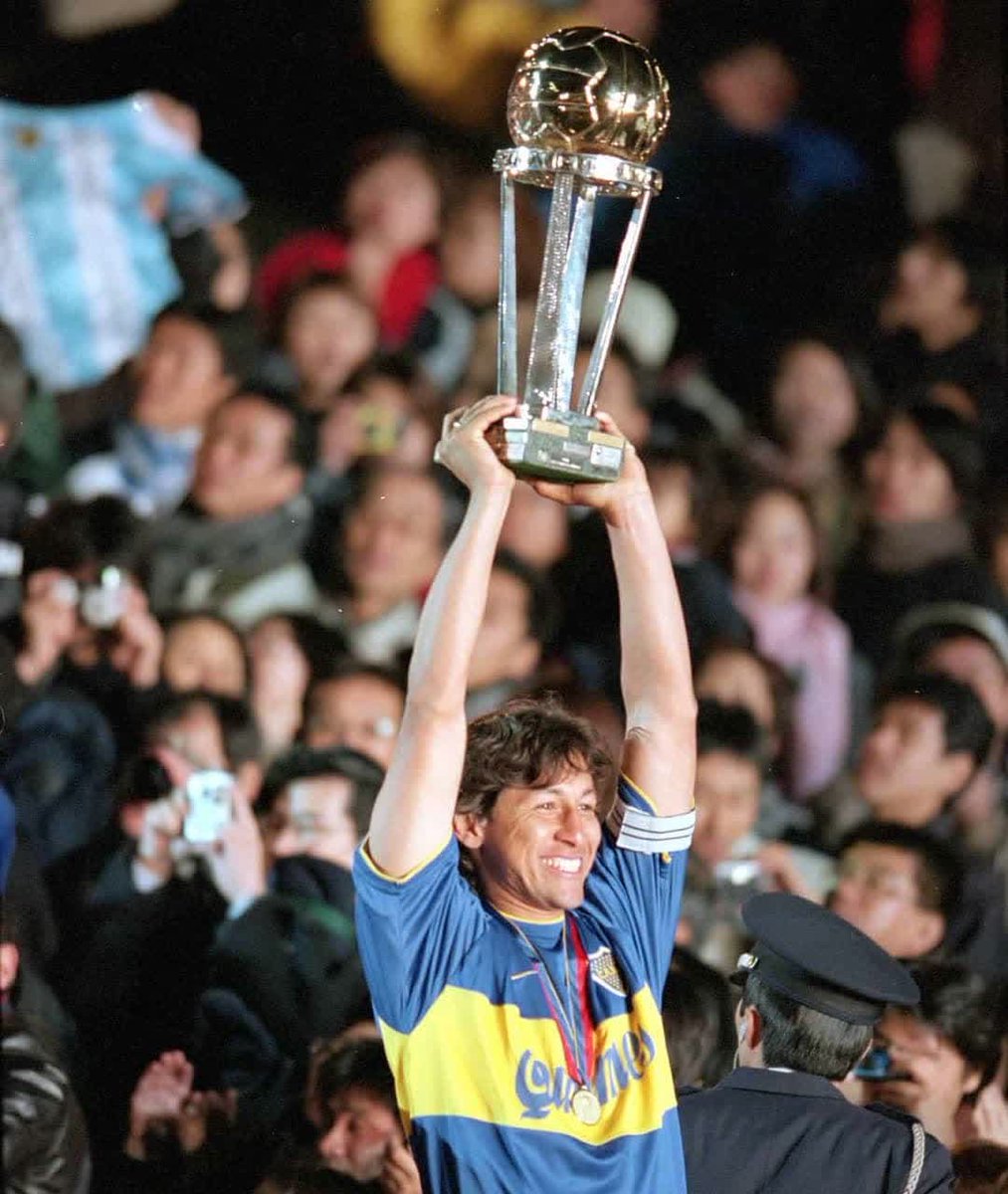 Ivan36228275's tweet photo. A 21 años el capitán la levantaba grande patrón @patronbermudez 🇺🇦💙💛💙 https://t.co/Jz3fHkwHaV
