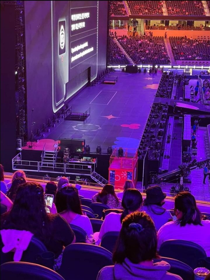 NatyyGalvan's tweet photo. Al parecer los chicos darán un paseo por el estadio,con el carrito😭😭
#BTSCONCERT #BTSPermissionToDanceOnStage #BTS_twt #BTSSoFiStadium https://t.co/6ZmhZLZXoY
