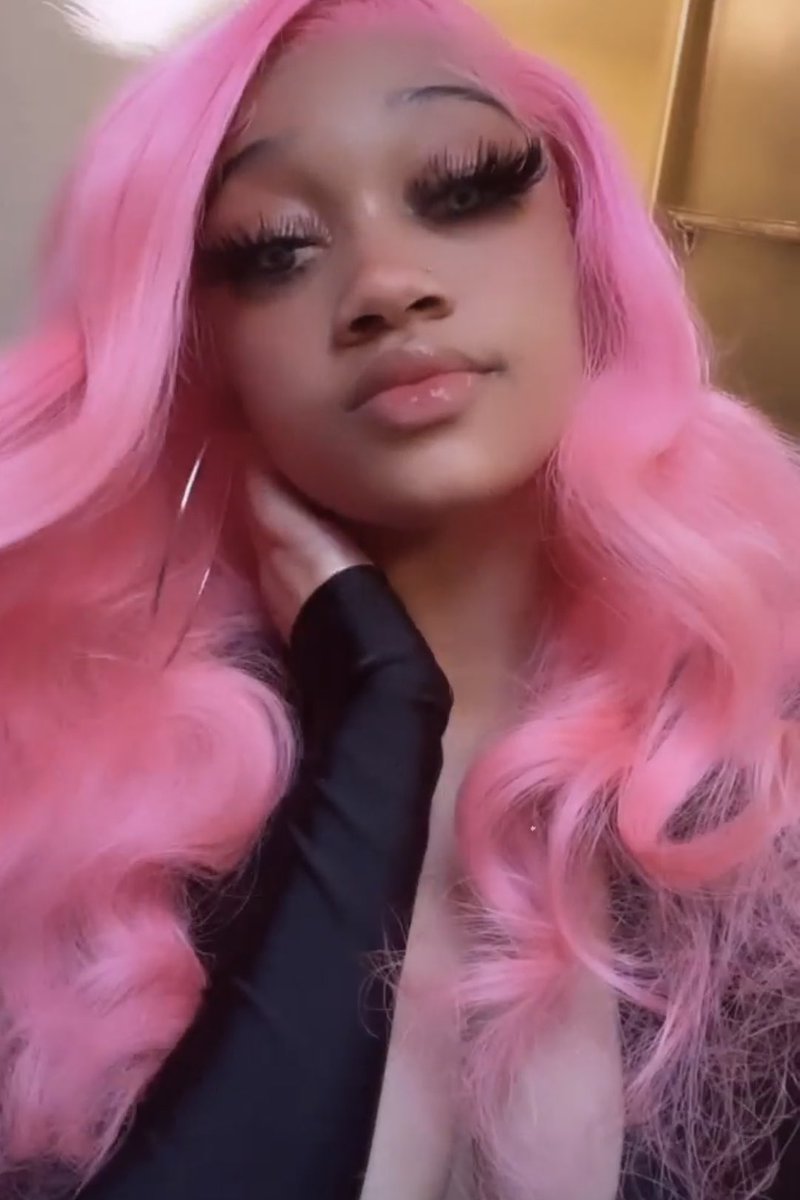 QueenDoll324's tweet photo. #PinkFridayFeels #pink https://t.co/BcYpwVrhdo