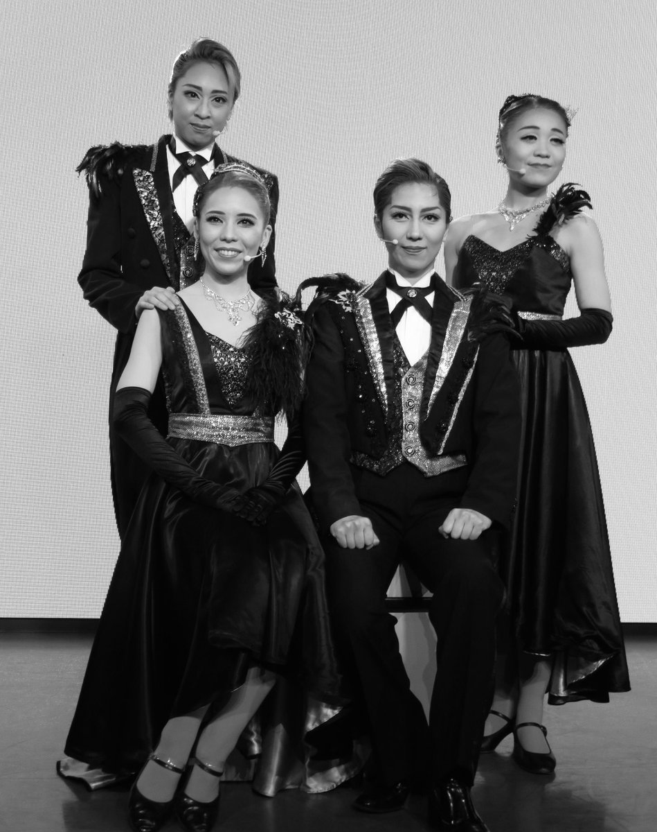 echuchu19's tweet photo. 千穐楽の日に何やってんだ
#EveryLittleStar 
#OSK日本歌劇団
#家族写真 https://t.co/o8rXq5OpZQ