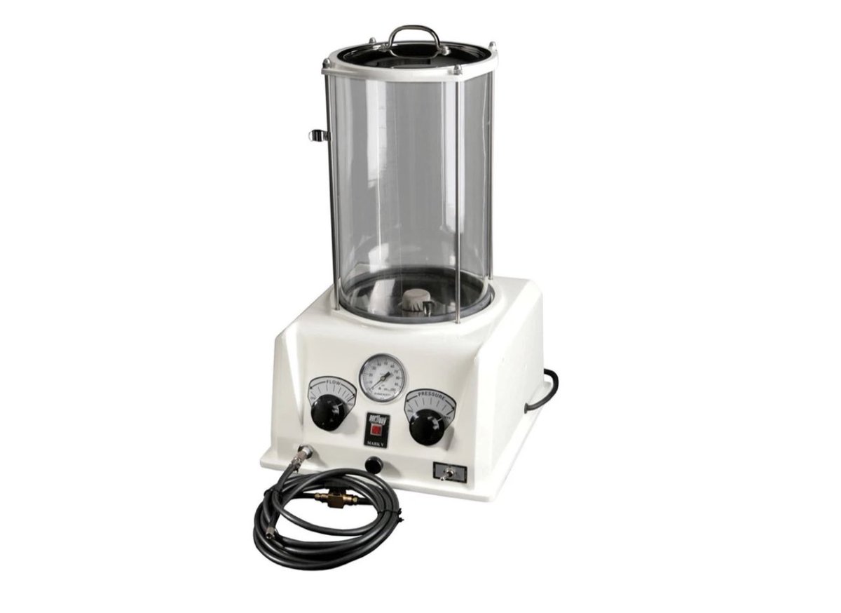 hmpwest's tweet image. I just saw an ad for a blender and thought it was an embalming machine at first glance 😂 #funeraldirectorproblems