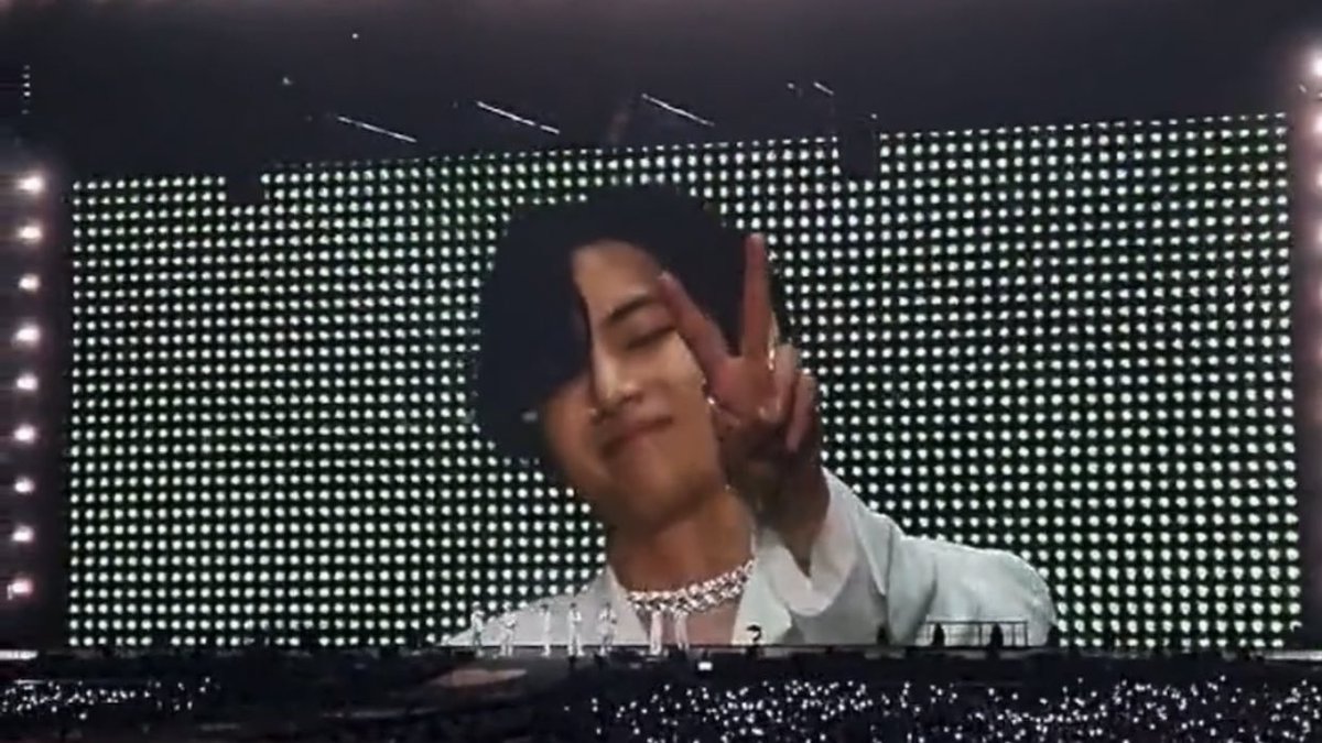 taeteland's tweet photo. KIM TAEHYUNG OMG https://t.co/mrOGlpuYLH