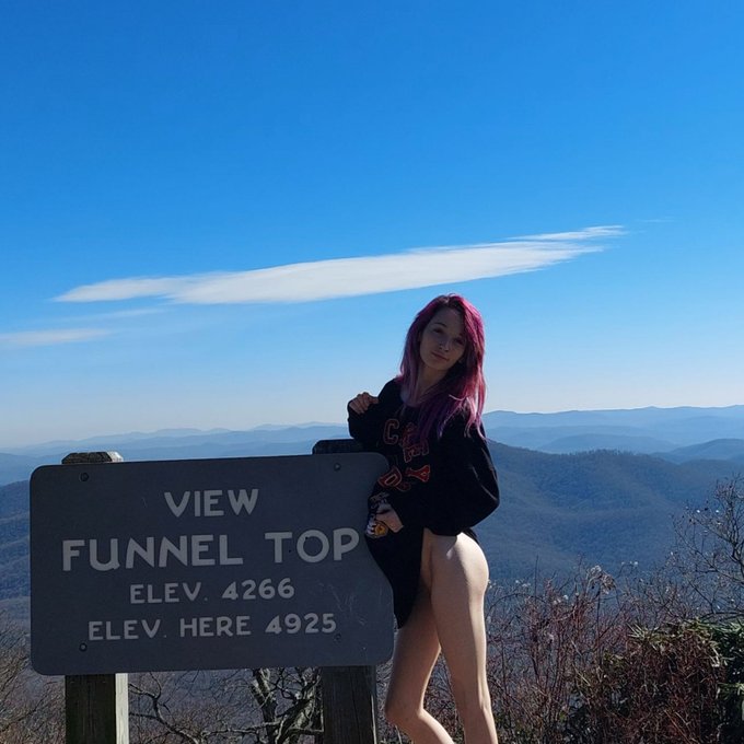 Lilsnowbunnyy Onlyfans’s pics and videos