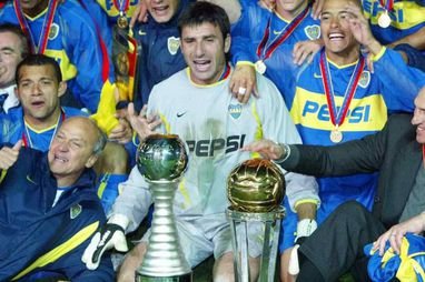 Silvinaforever's tweet photo. Que hermoso recuerdo! 
#Boca
#Intercontinental2000 https://t.co/sYXkaEzg1p