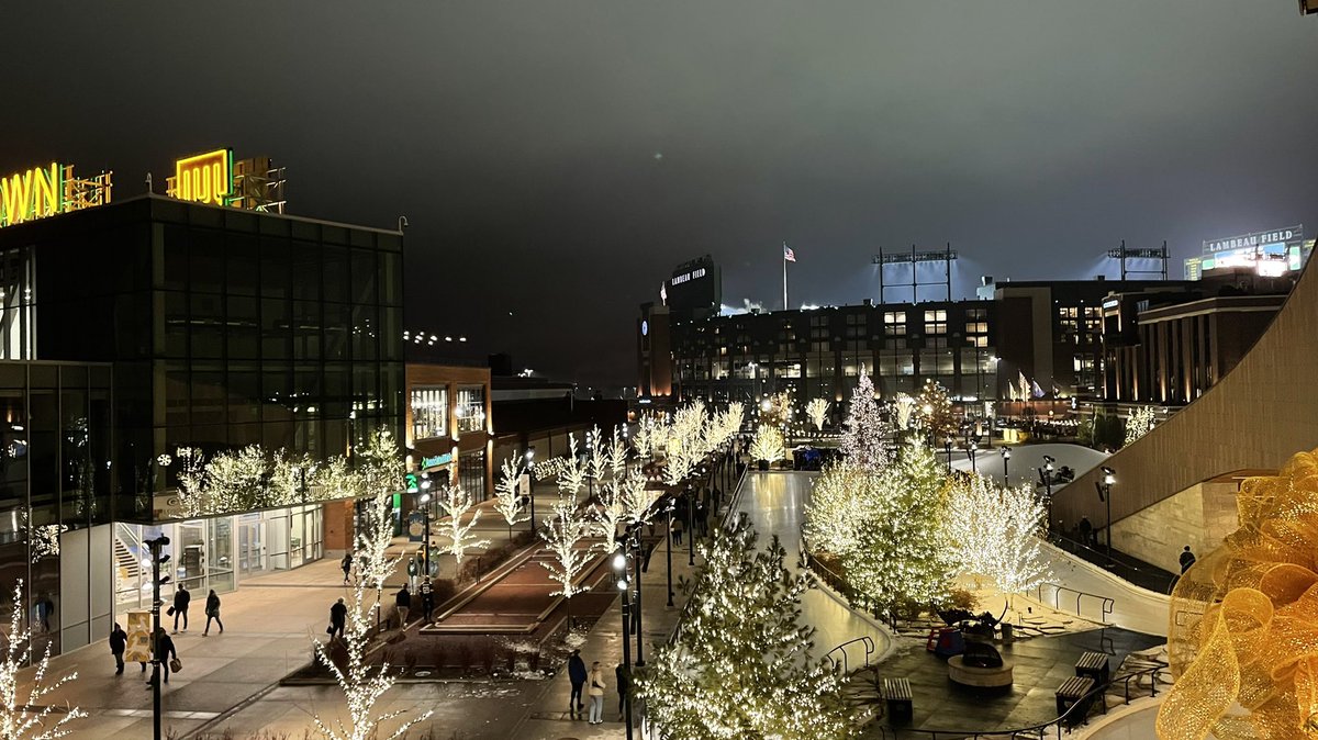 titletown's tweet photo. THAT’S A WRAP ❄️🤩

Thanks for kicking off our winter season at this year’s Winter Jubilee Warm Up presented by Performa + LaForce.

Up Next: GAMEDAY! #GoPackGo https://t.co/pNzA5lZQDs