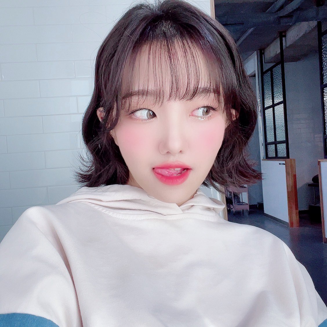 MANITOofficial's tweet photo. [#ARI] 여러분 즐거운 주말 보내시구 맛있는 거 많이 드세요 🐰❤️

#MANITO #ARI #마니또 #아리 #KPOP #IDOL #ANY #애니 https://t.co/mV5qPMDss1