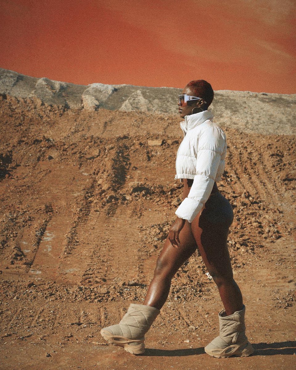 _visualnarrator's tweet photo. Black girl on Mars 🪐 https://t.co/AbwRy30C2M