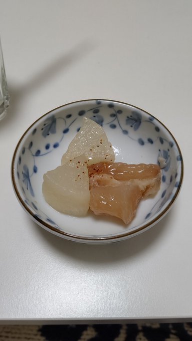 日曜日なので牛スジと大根煮たやつ作った。旨すぎて天才。 