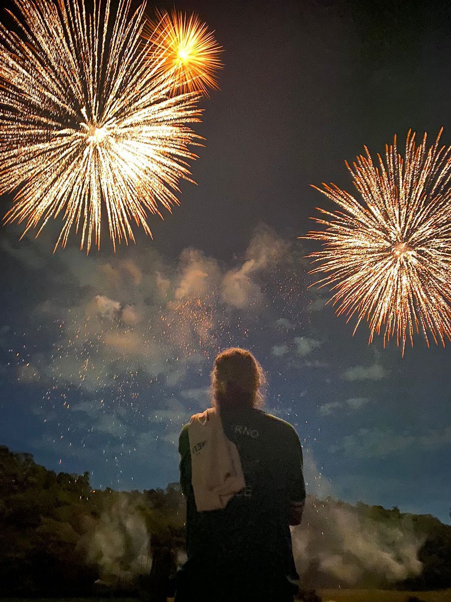 É senhores nenhum jogo se ganha ou se perde de véspera! E quando se fala de PALMEIRAS, respeito pelo #maiorcampeaodobrasil é no mínimo prudente,caso contrário além de ñ sentir o cheiro da taça acaba sentindo outros cheiros diferentes!😂
Parabéns Abel Ferreira e todo elenco da SEP