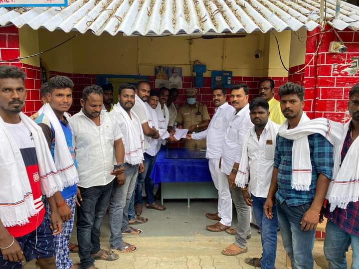 pattalianand's tweet photo. வன்னியர் சமூகத்தை வேண்டும் என்றே இழிவு செய்த படக்குழுவை சேலம் வன்னியர் சங்கம் சார்பாக வன்மையாக கண்டிக்கிறோம்.

#SuriyaStopVanniyarHate #StopVanniyarHateNow https://t.co/JhTmAHOlfe