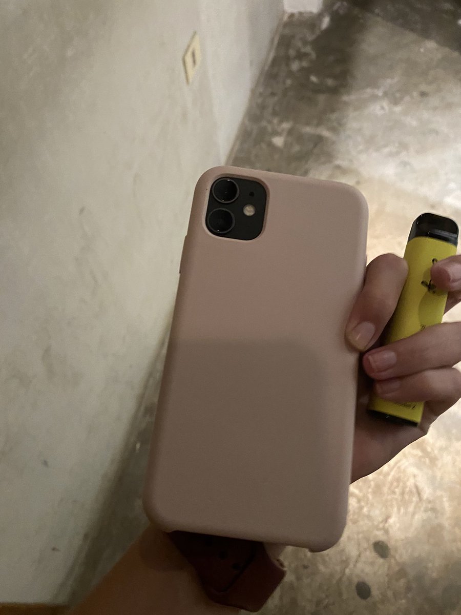 florenciacgm's tweet photo. Encontré un celular en sacramento. Quiero llegar a la dueña https://t.co/LVVqwiIQdW